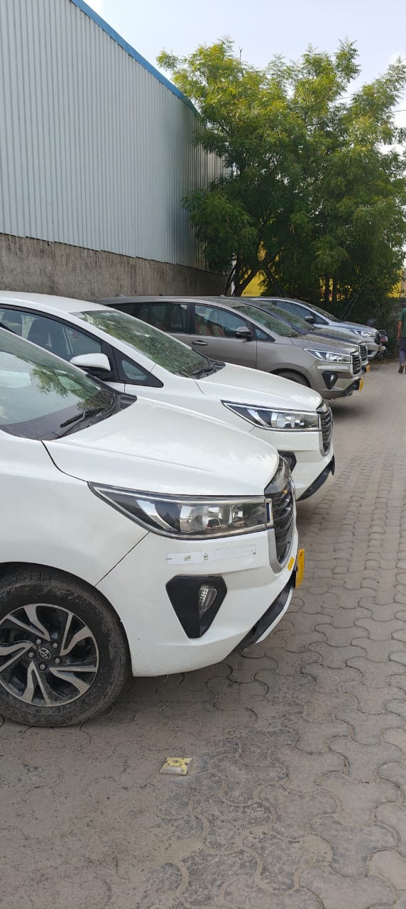Car emergency kit and fire extinguisher